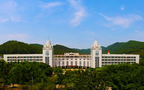 深圳市宝安第一外国语学校介绍