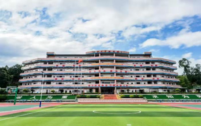 深圳市龙华区爱孚实验学校介绍